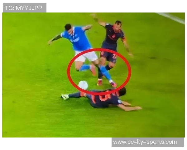 国米点球争议背后主裁视线受阻助理裁判果断判罚VAR介入确认结果