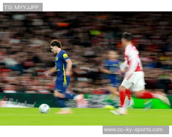 马竞发布欧冠客战阿森纳海报朱利亚诺西蒙尼独自亮相引关注